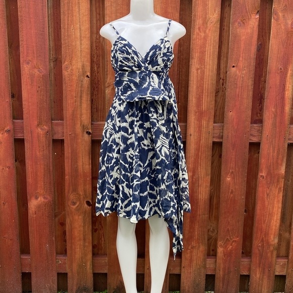 BCBG Maxazria Dress Size 4 - Picture 3 of 9